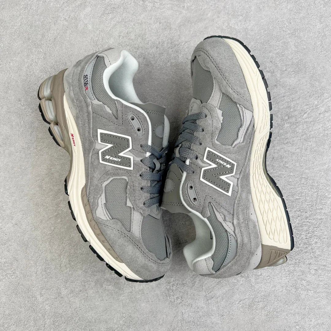 NewBalance NB2002