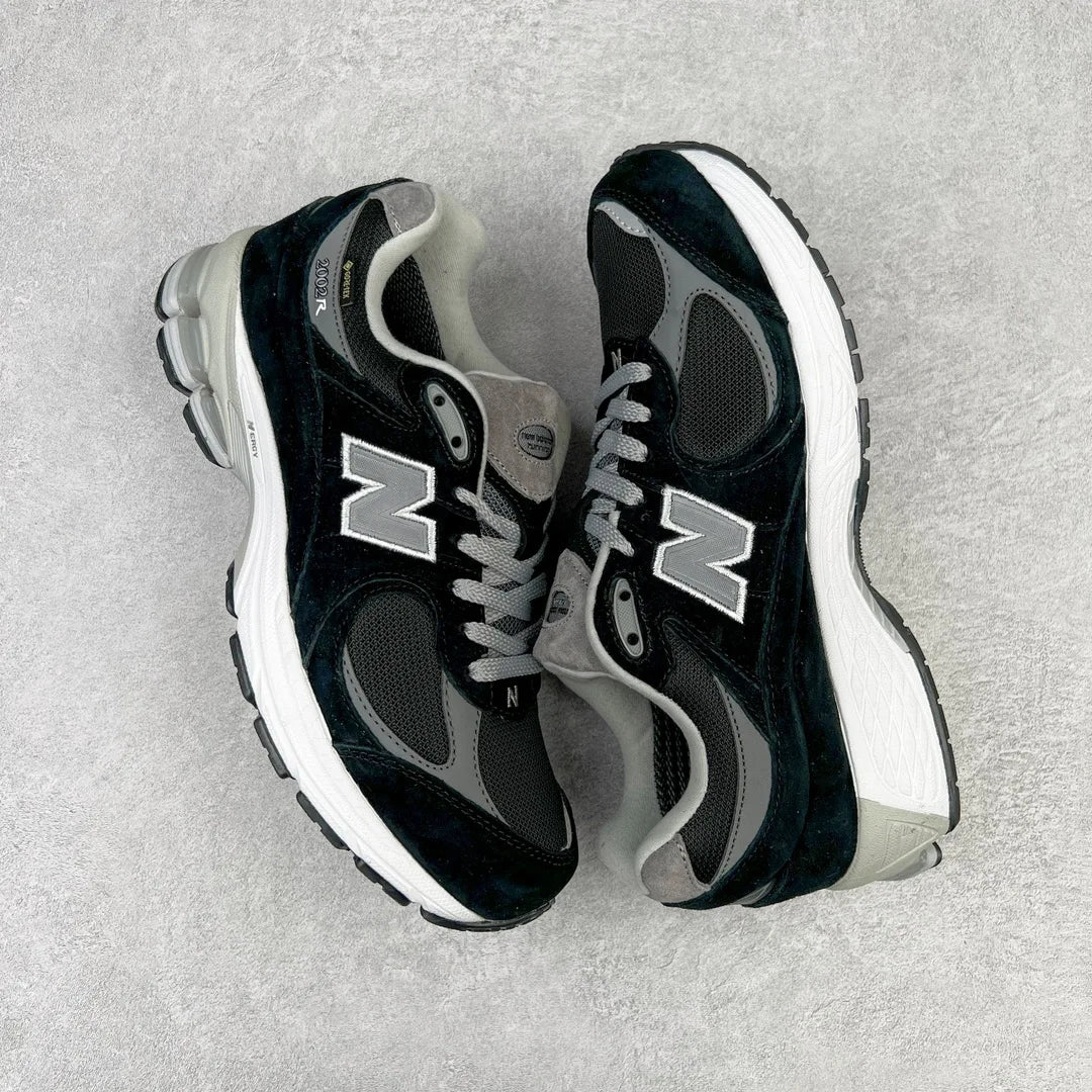 NewBalance NB2002