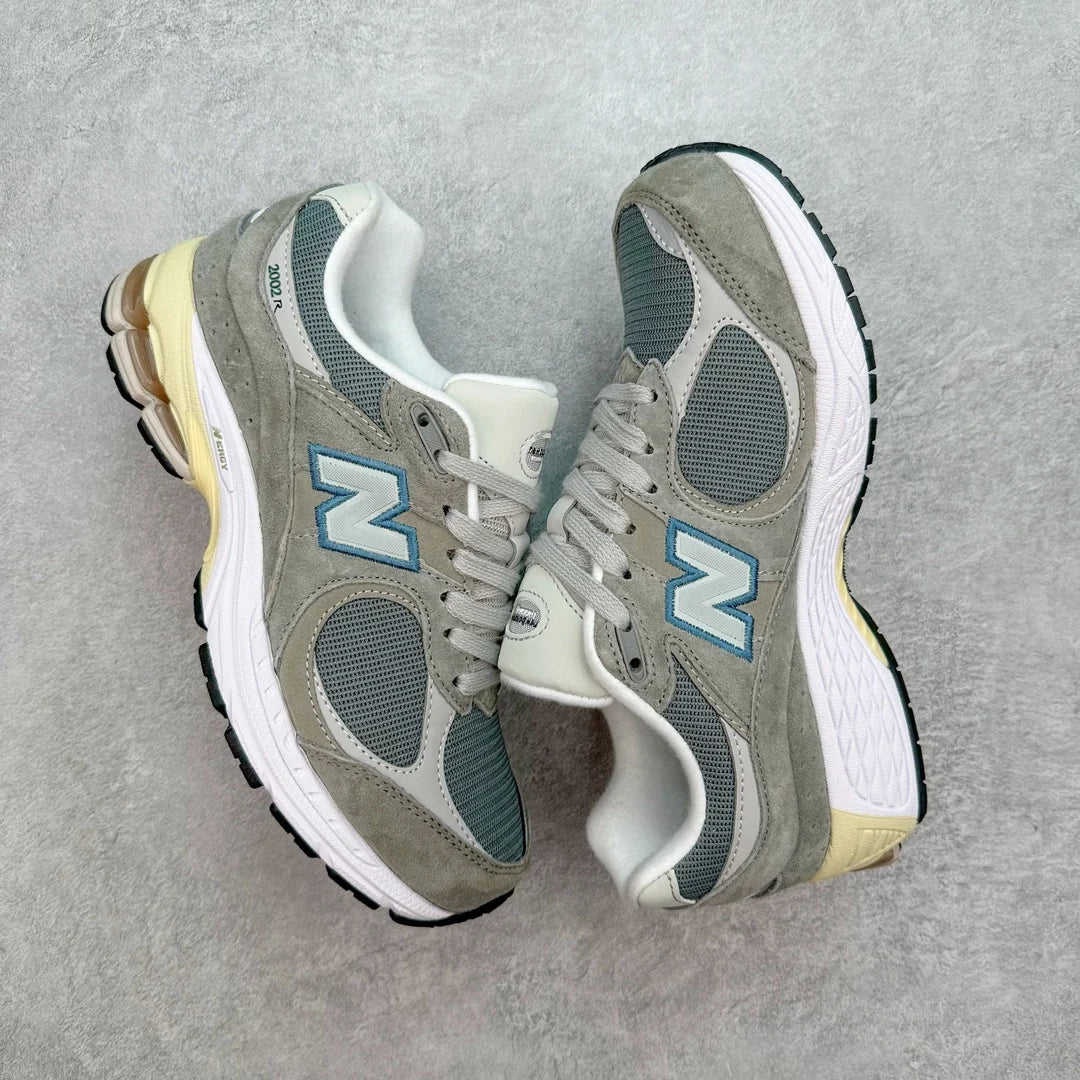 NewBalance NB2002