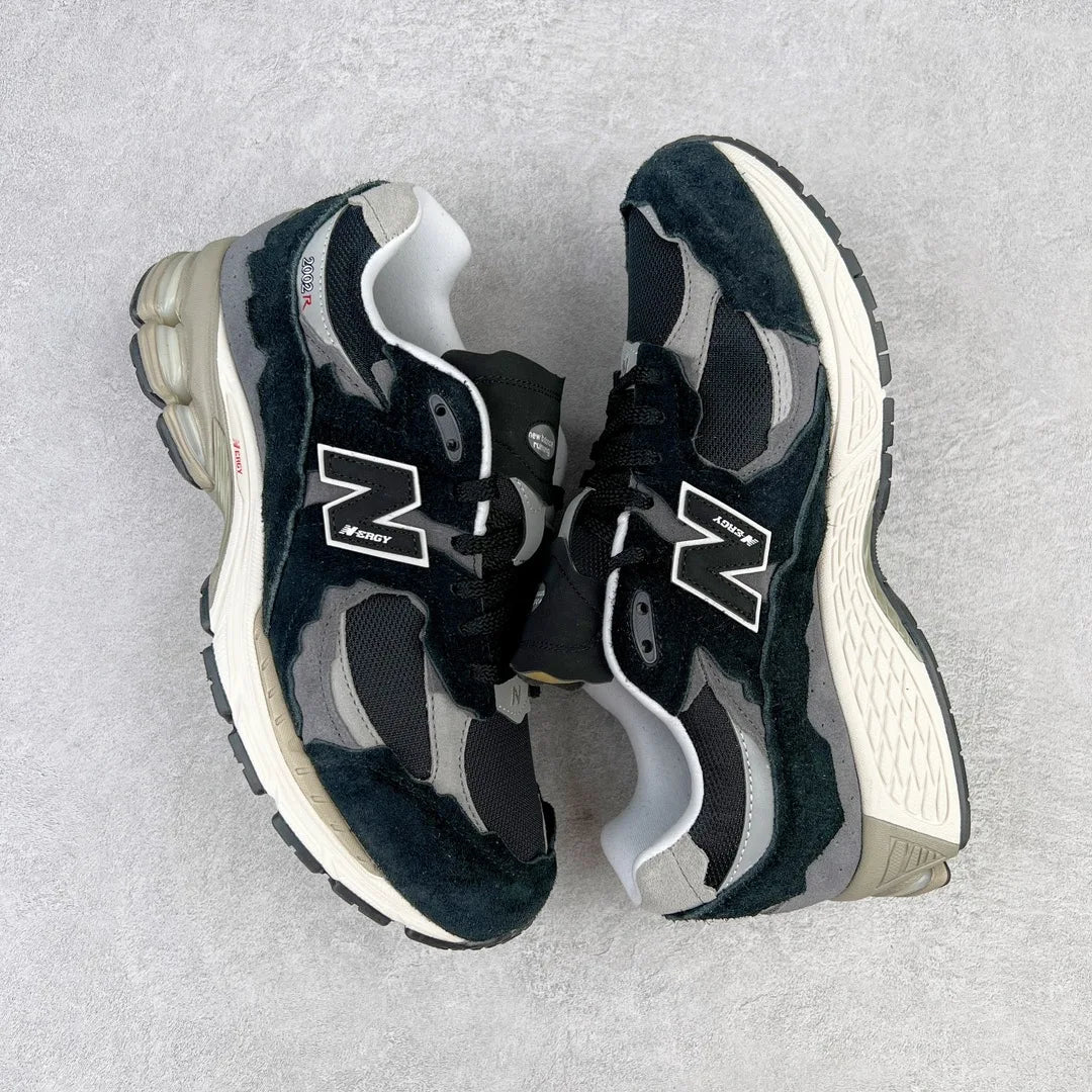 NewBalance NB2002