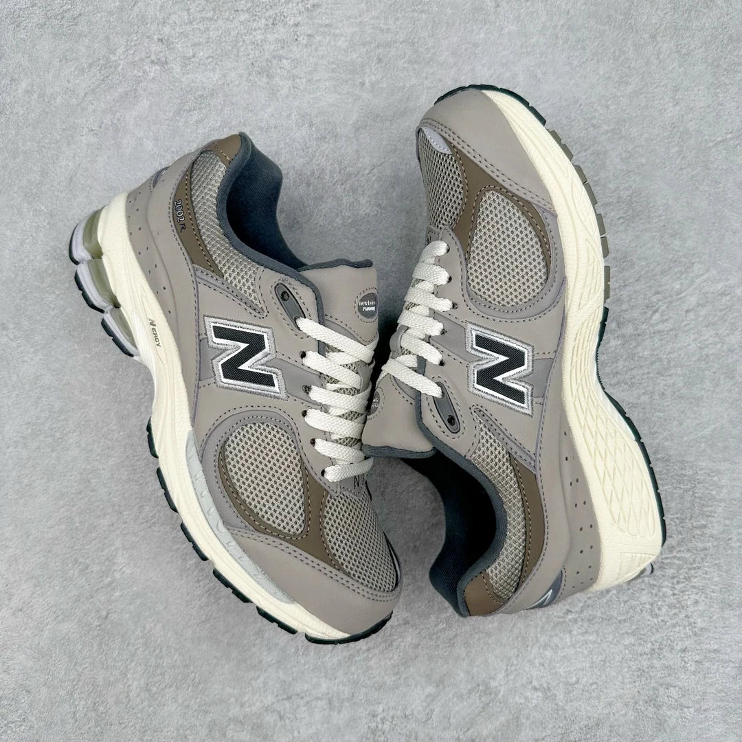 NewBalance NB2002