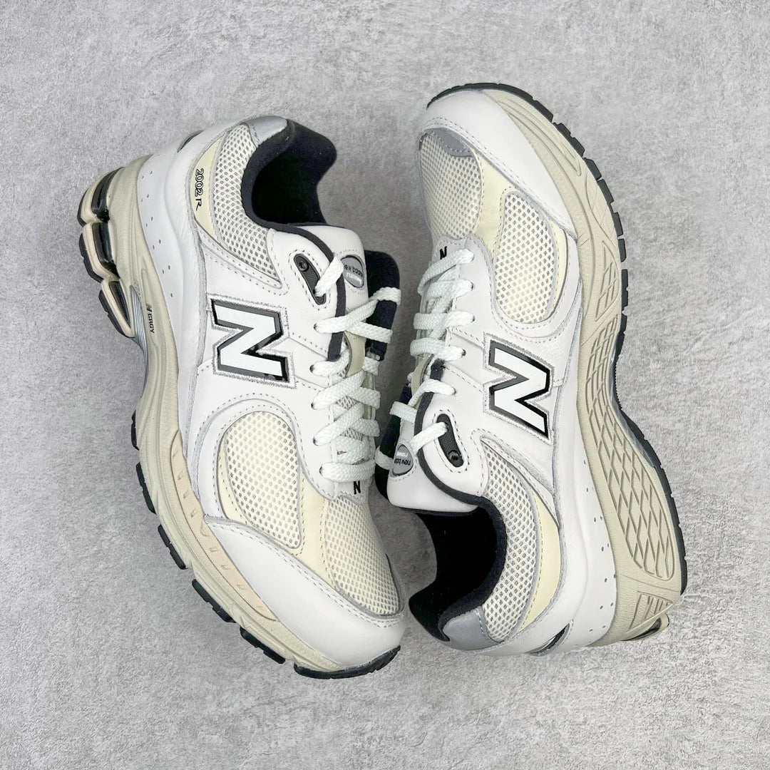 NewBalance NB2002